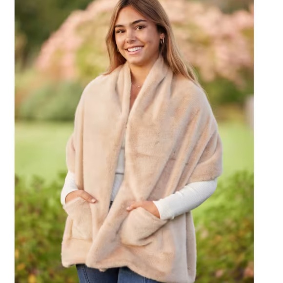 Pretty Rugged faux fur super soft perfect camel SCARF& CAPE/shawl From SharkTank - Picture 10 of 11